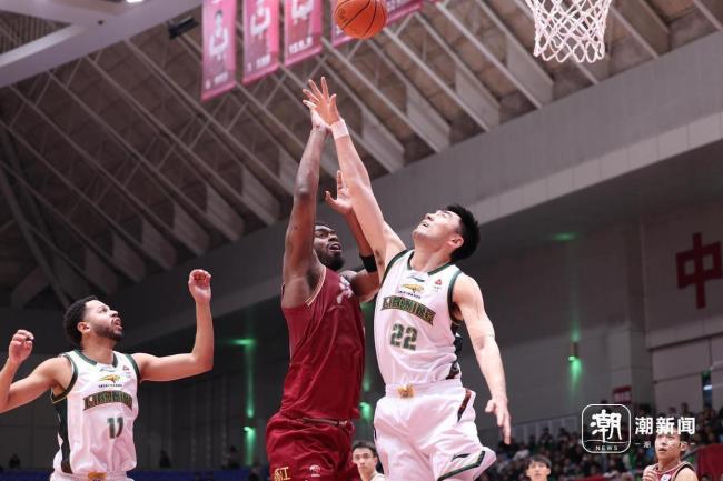 浙江男篮主场战胜辽宁男篮 内线优势助四连胜