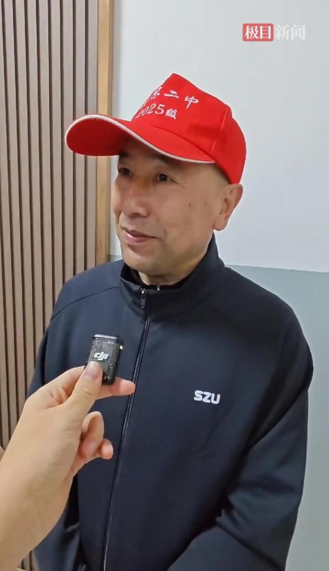 带师生徒步祭英烈校领导步数76000 传承红色血脉