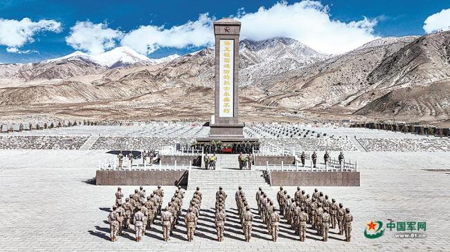 部队官兵采取多种形式祭奠英烈