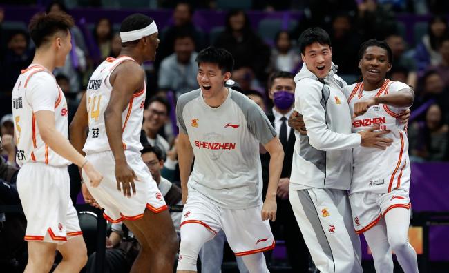 CBA常规赛:深圳男篮险胜北京控股队 史密斯压哨绝杀