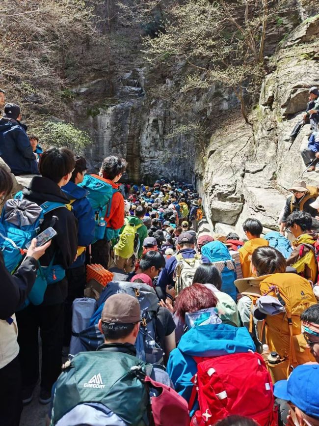 清明徒步大军堵死南太行