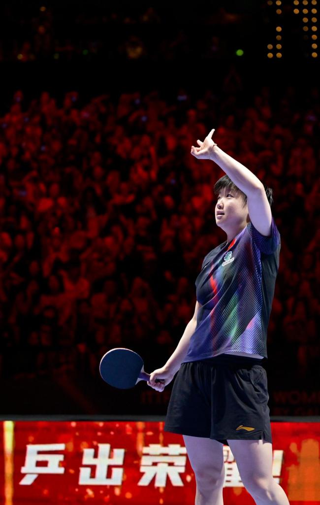 王楚钦孙颖莎世界杯冠军合影 国乒荣耀时刻