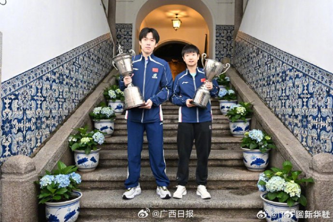 王楚钦孙颖莎闪耀澳门市政署大楼 冠军城市宣传照上新