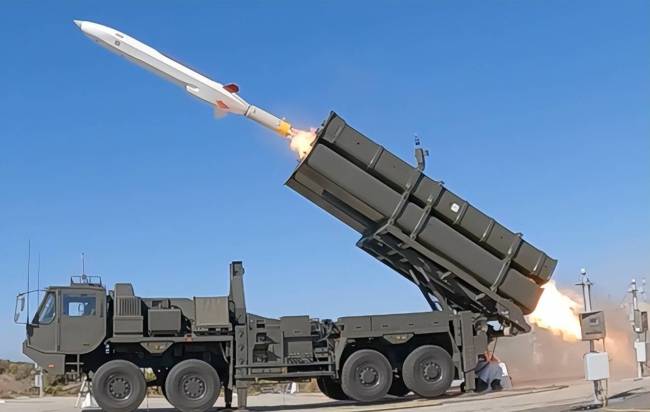 中日争端再升级,高市强援到位 西方围堵策略显现