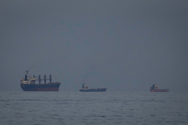 特朗普又一个最后通牒 轰炸伊朗基础设施并夺取石油