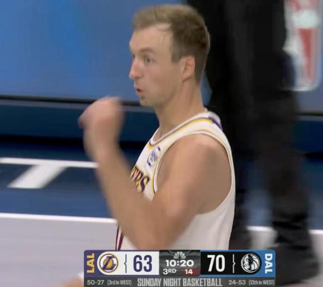 詹姆斯连续暴扣 30分15助攻 湖人客场激战独行侠