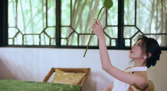 赵今麦MiuMiu超短发大片