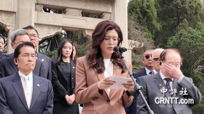 郑丽文拜谒中山陵八度哽咽 深情缅怀国父