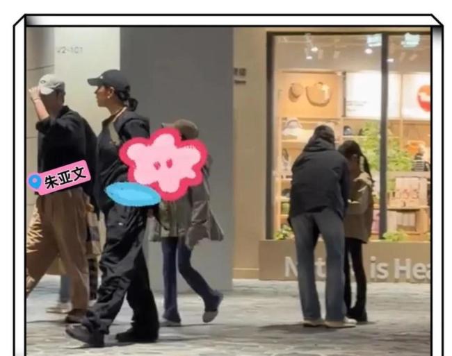 朱亚文两个女儿腿长 11岁姐姐身高接近170厘米