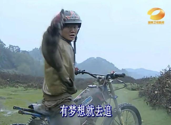 张雪IP爆红:三天抖音涨粉133万 草根逆袭传奇