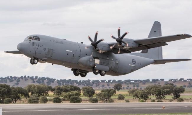 伊朗打击奏效，美十二架战机葬身伊朗 美军营救变“送装备”现场