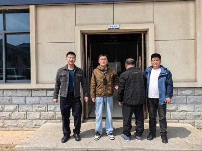 男子诈骗近百万潜逃26年被抓 市井摊主“完美”伪装