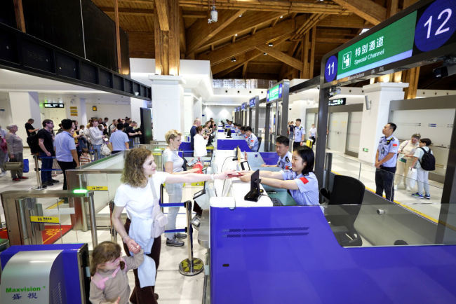 扩能提质 中国服务业发展乘势而上