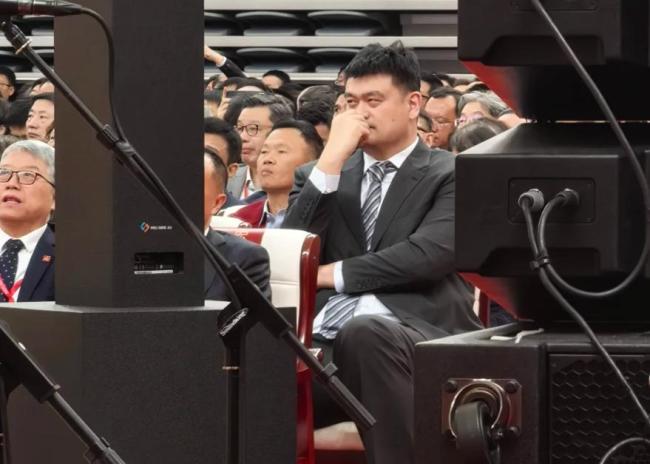 你那个2米26的同学来了：姚明重返母校庆典