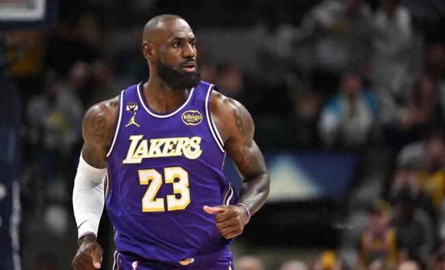 湖东说念主驯顺骁雄 詹姆斯父子同台创历史