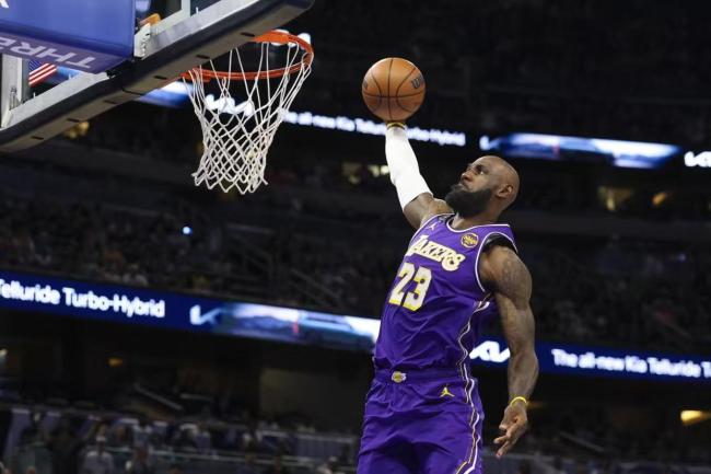 布朗尼还得詹姆斯喂 父子连线创历史