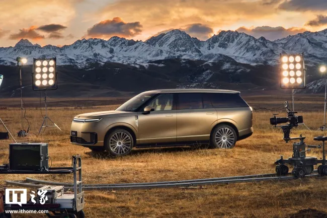 小鹏GX发布全球首个AI调光隐私玻璃 革新私享座舱体验