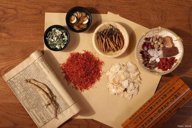 央视曝光上海黑中医馆骗局 医托演戏坑患者