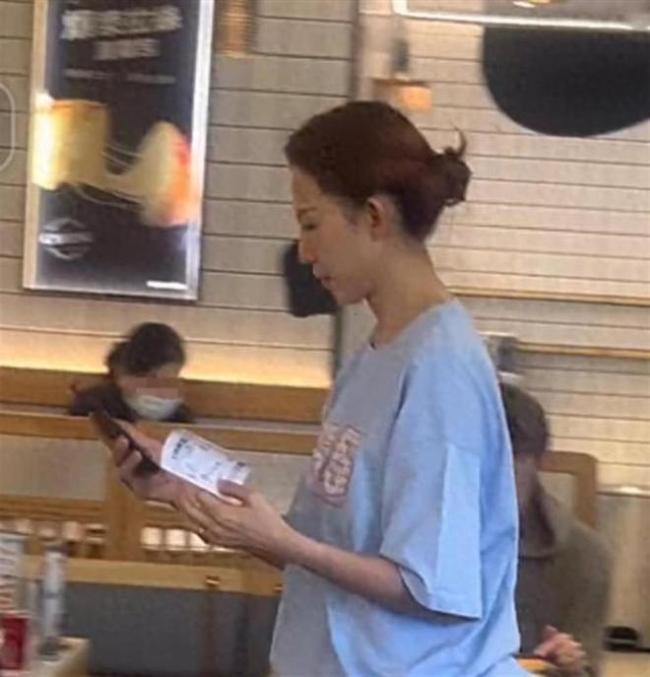 张晋蔡少芬6岁儿子近照