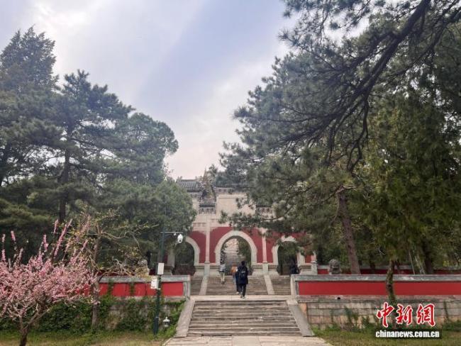 在京西碧云寺缅怀孙中山 追思伟人传承精神