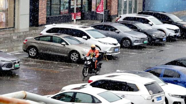 暴雨+暴雪+40℃!全国冰火两重天 南北天气大不同