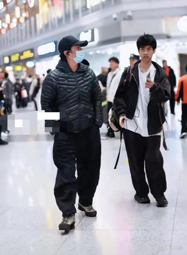 网友提醒刘芸注意儿子内八问题