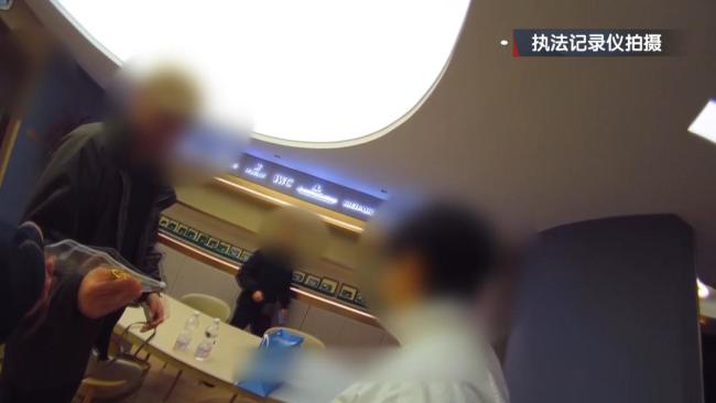 北京警方刑拘1名女子：约会男网友后，男网友报警 金表被调包引发警情