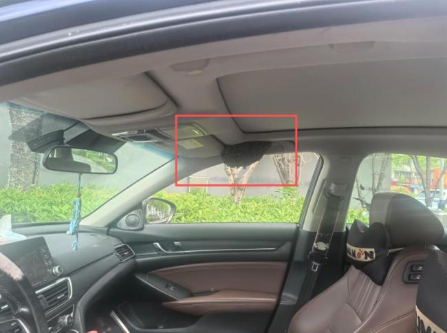 男子忘关车窗15分钟 回来时傻眼