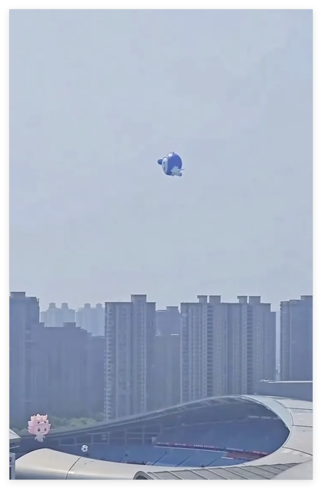 苏超狼嘟嘟气模彩排时“负气”出逃 一飞冲天又一败涂地