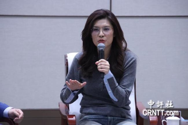 郑丽文参访中关村 难掩激动之情