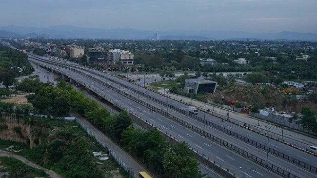 伊朗代表团专机上有4名特殊乘客 米纳卜168遇难儿童纪念