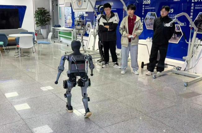 2026人形机器人半马 山东企业与高校首秀