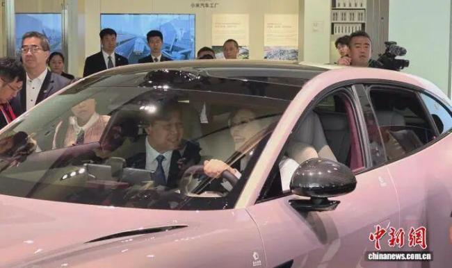 郑丽文想带一台小米汽车回去 赞不绝口