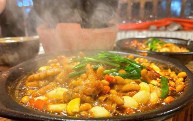 刘雨鑫带火老莫鸡煲后涨粉82万 流量下的小店困境