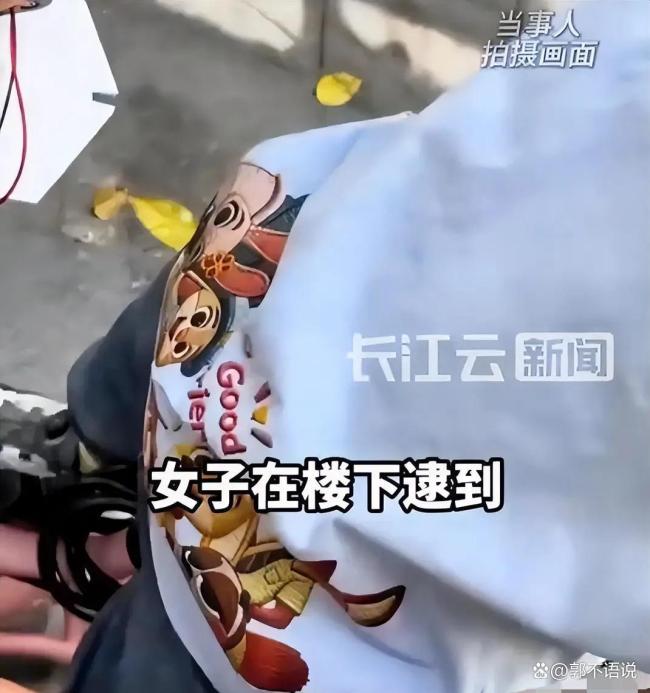 男童偷藏车轮后被妈妈揍了一顿 家庭教育现形记