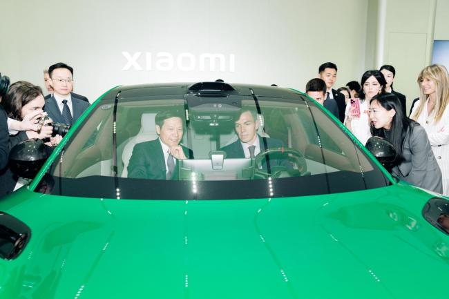 西班牙首相和雷军自拍