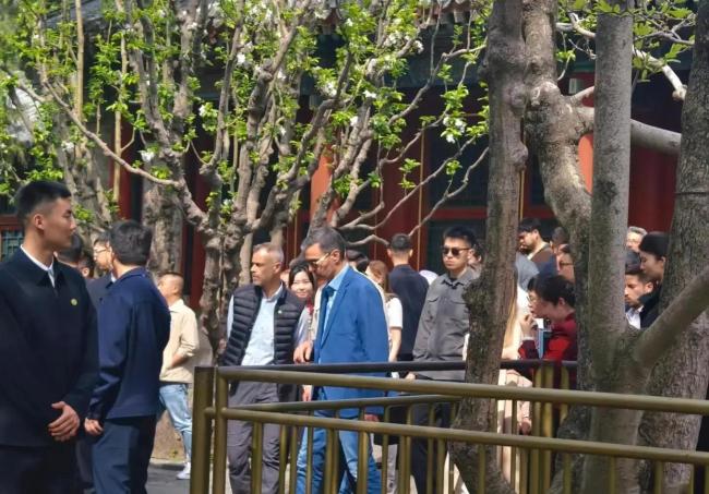 西班牙首相逛完鼓楼逛颐和园