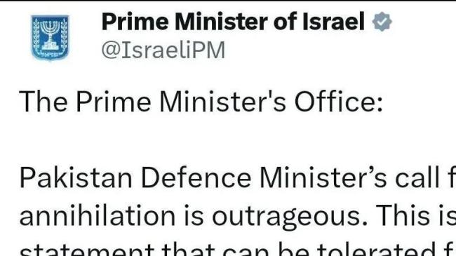 内塔尼亚胡站在中东地图旁讲话