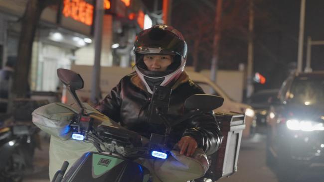 一个女外卖骑手的世界：系统之下，生存之上