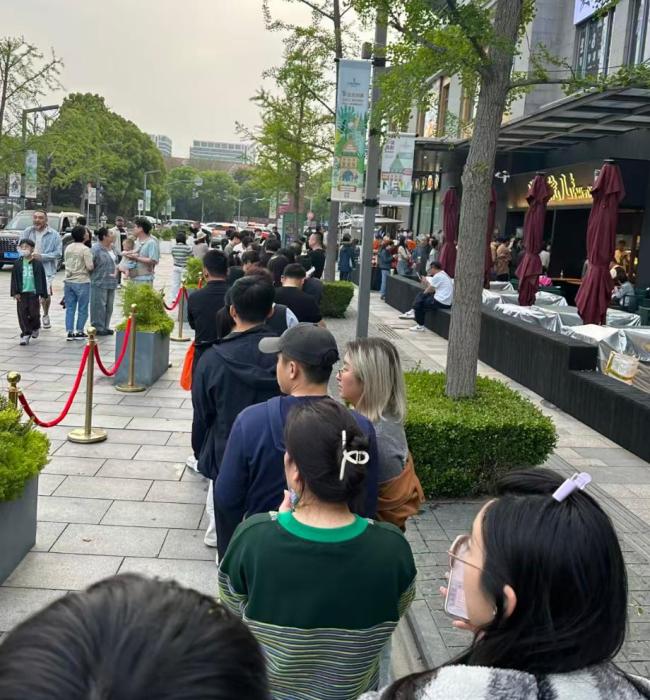 文章面馆1天限号200个 排队只为一碗面