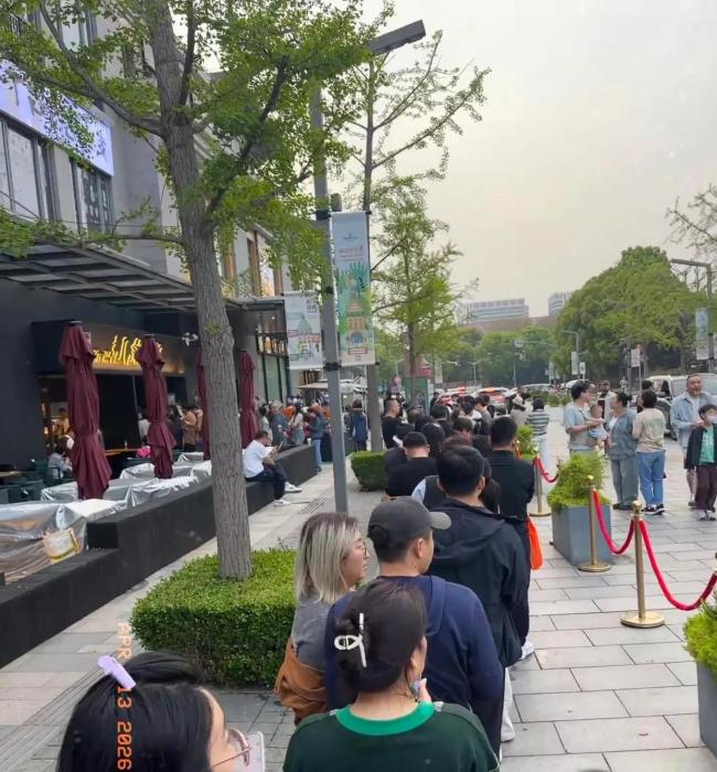 文章面馆回应每周一店休 排队热潮不减