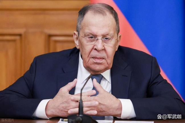 俄外长抵达中国现场画面 中俄深化合作引发关注