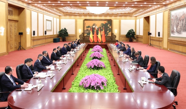 习近平会见西班牙首相桑切斯