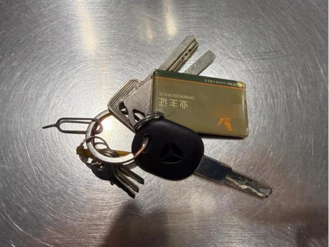 一根取卡针保住乘客2万元 地铁站内智斗诈骗