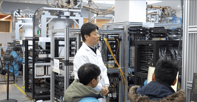 造出国产超导量子计算机 他却曾被当神棍 从零到商用的量子之路