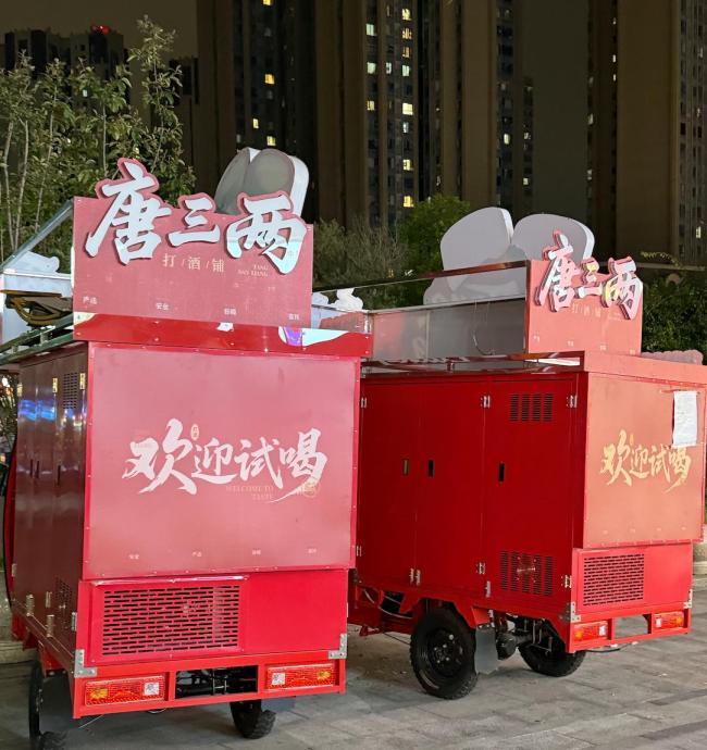 3块钱喝二两白酒 年轻人开始打散酒 微醺经济新宠
