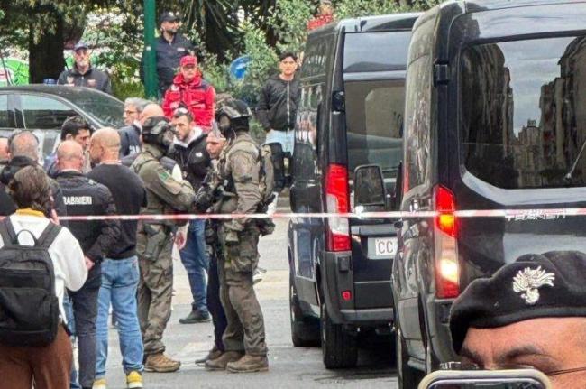 意大利3人抢劫银行挟持25名人质