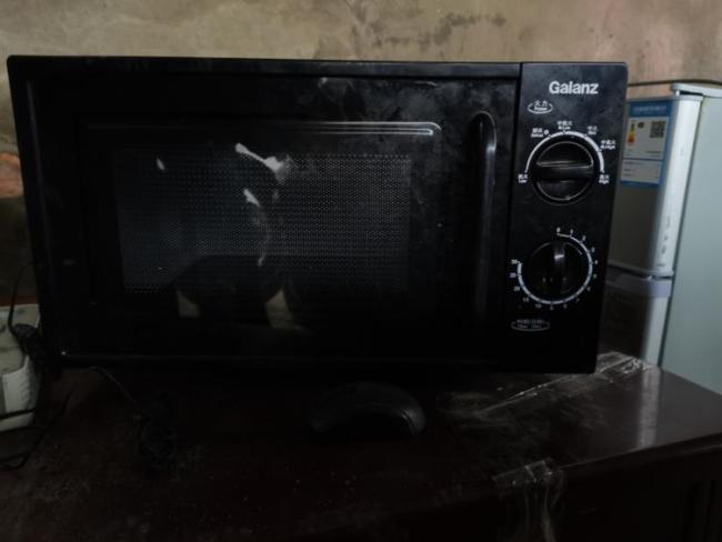 江苏镇江一公厕深夜被“搬空” 窃贼再次作案