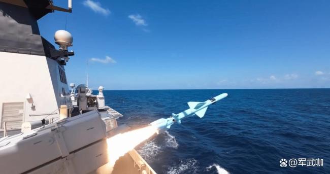 外军大舰强闯海峡 解放军强硬驱离