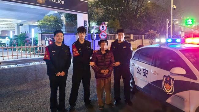 男子列车上偷7000元电脑40元卖掉